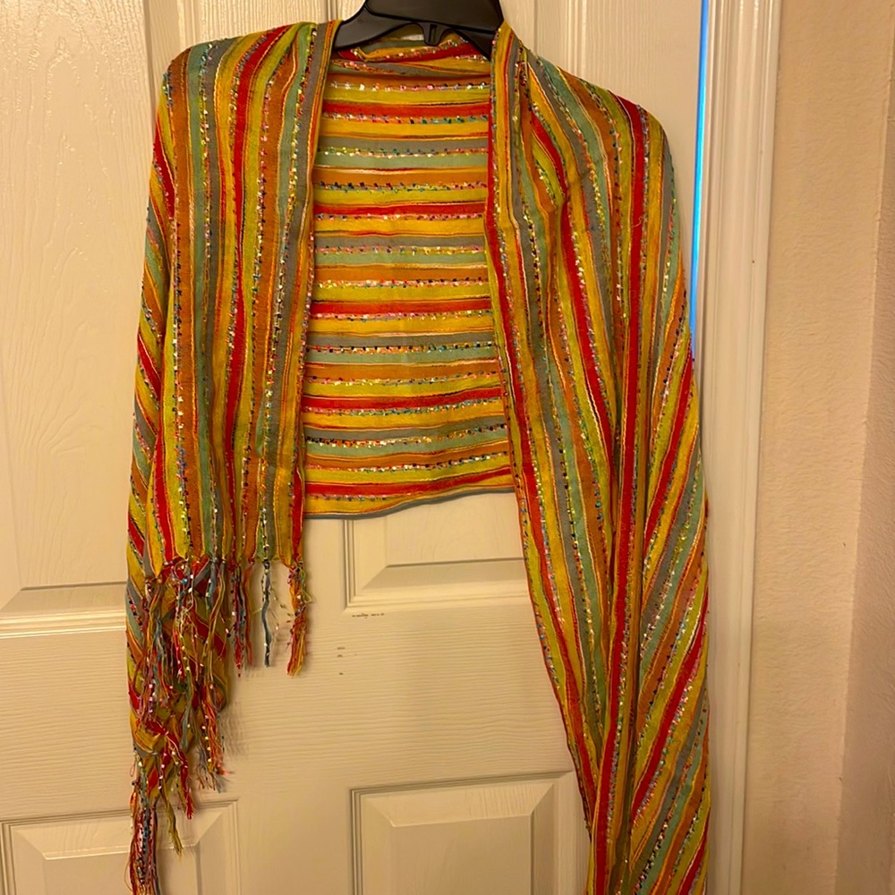 Multicolored scarf with fun and beautiful details